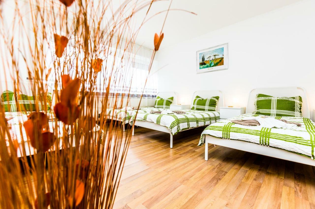 Workers Apartment Am Wiener Platz ケルン エクステリア 写真
