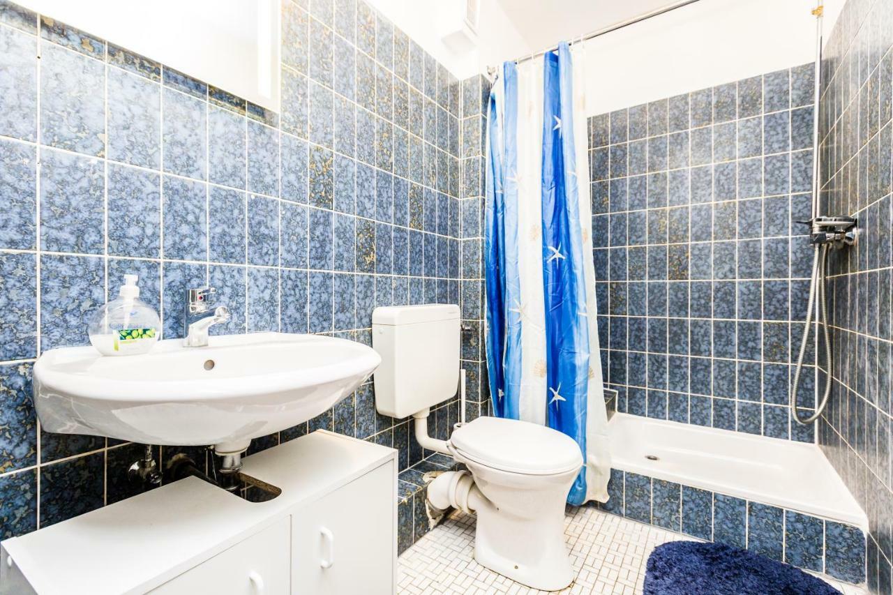 Workers Apartment Am Wiener Platz ケルン エクステリア 写真